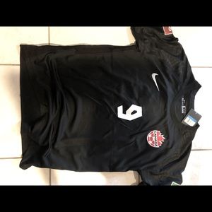 Mens medium team Canada soccer jersey #9 Larin